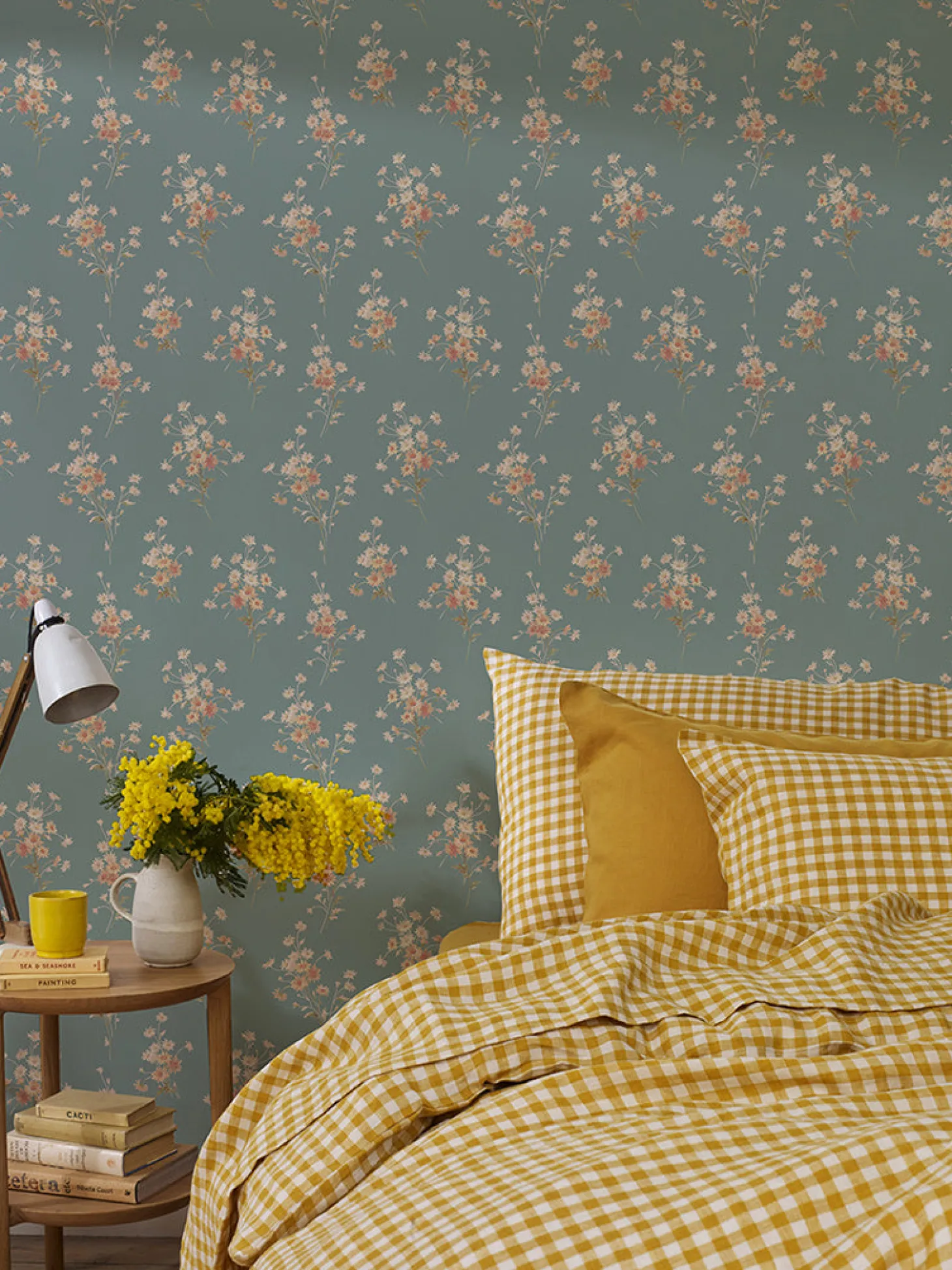 Laurel Green Daisy Bouquet Wallpaper