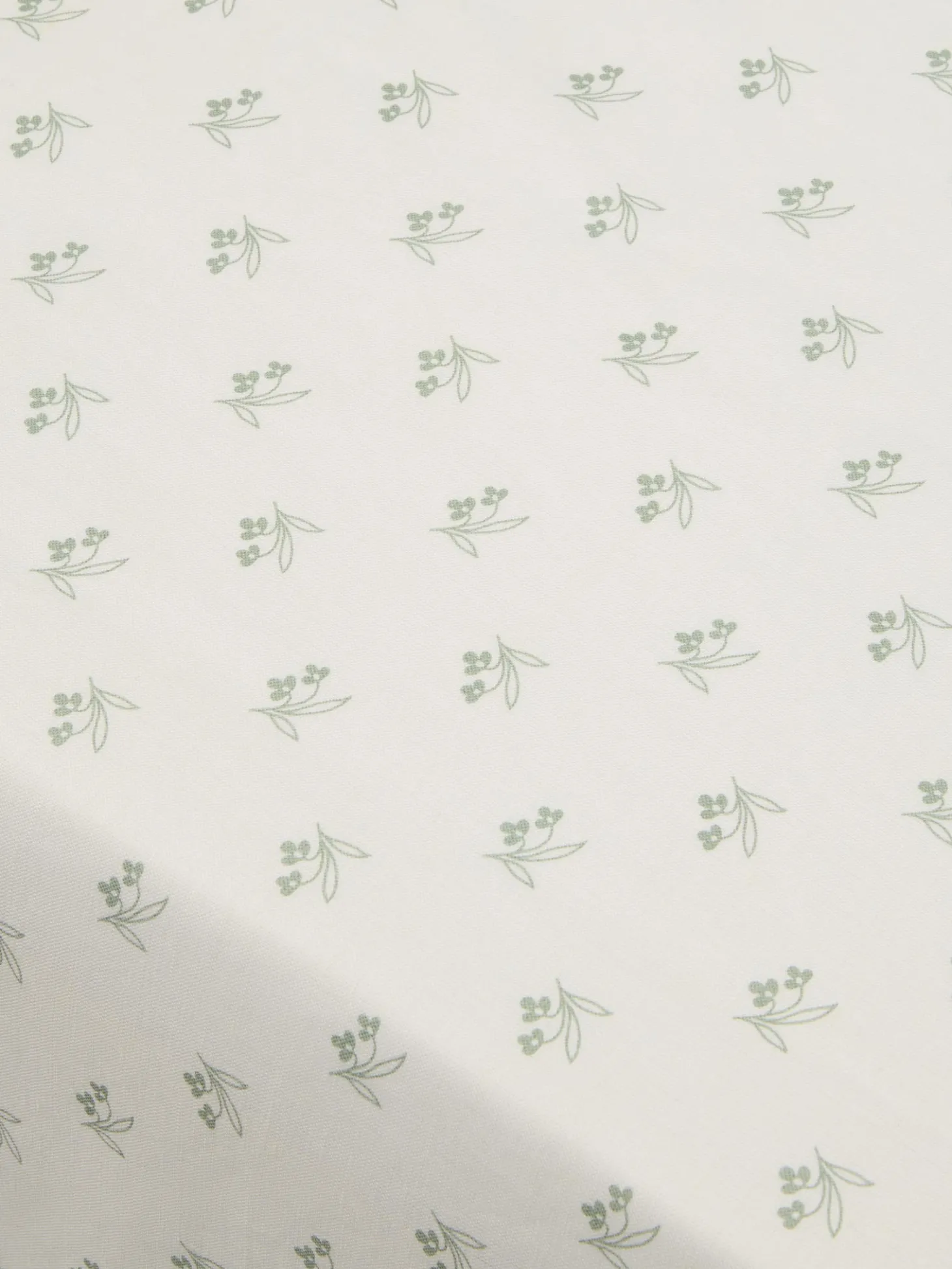 Mellow Green Martha Floral Frill Linen Blend Tablecloth