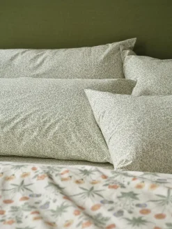 Mellow Green Standen Cotton Pillowcases (Pair)