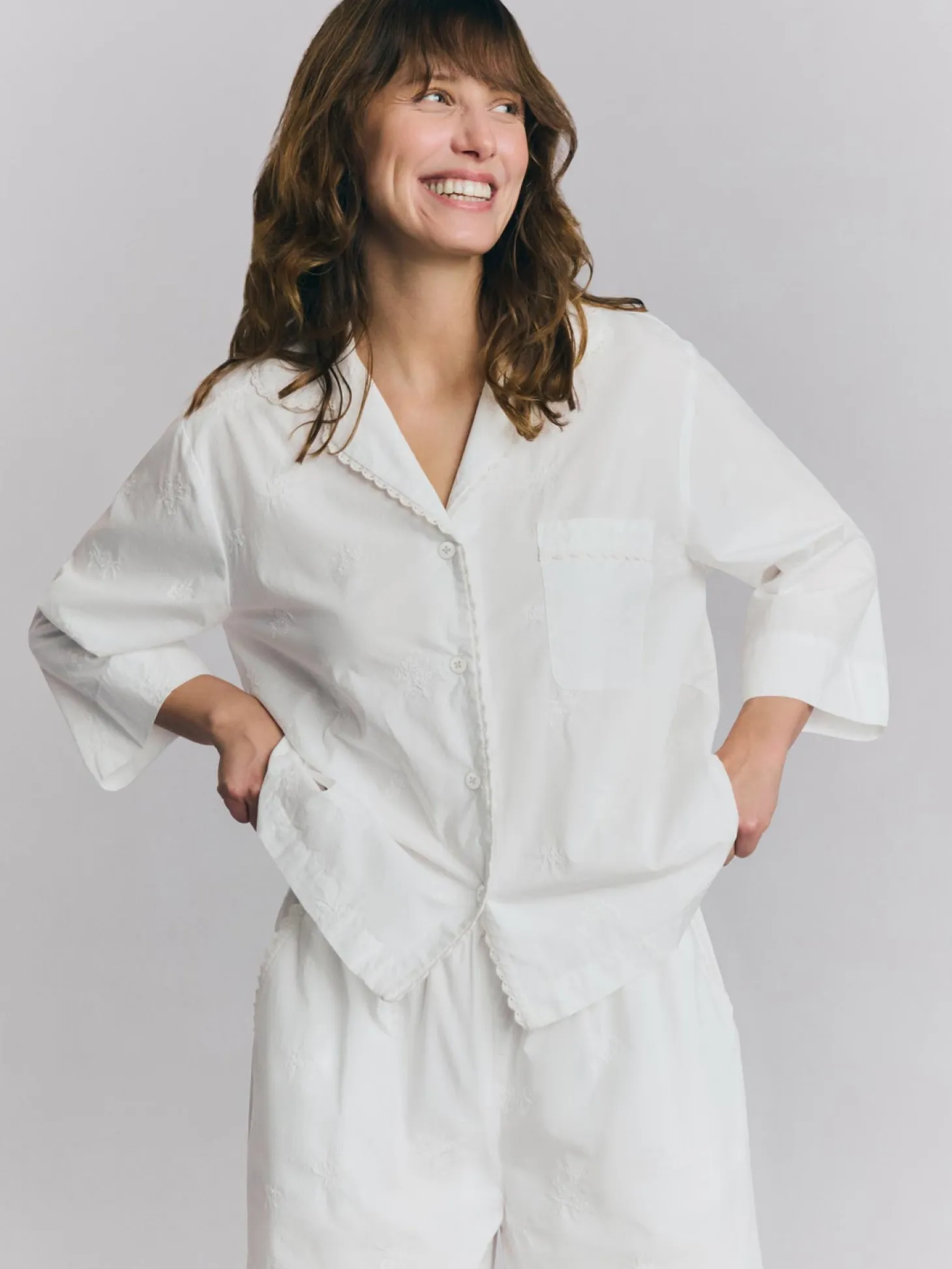 White Floral Embroidered Cotton Cropped Pants Set